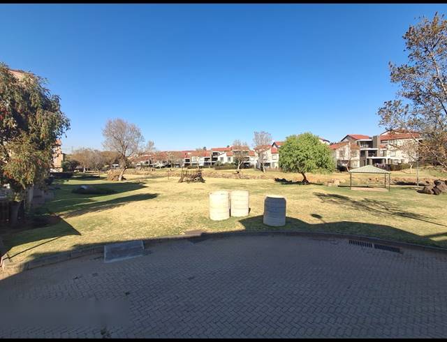 2 BEDROOM TOWNHOUSE FOR SALE IN CASTLEVIEW